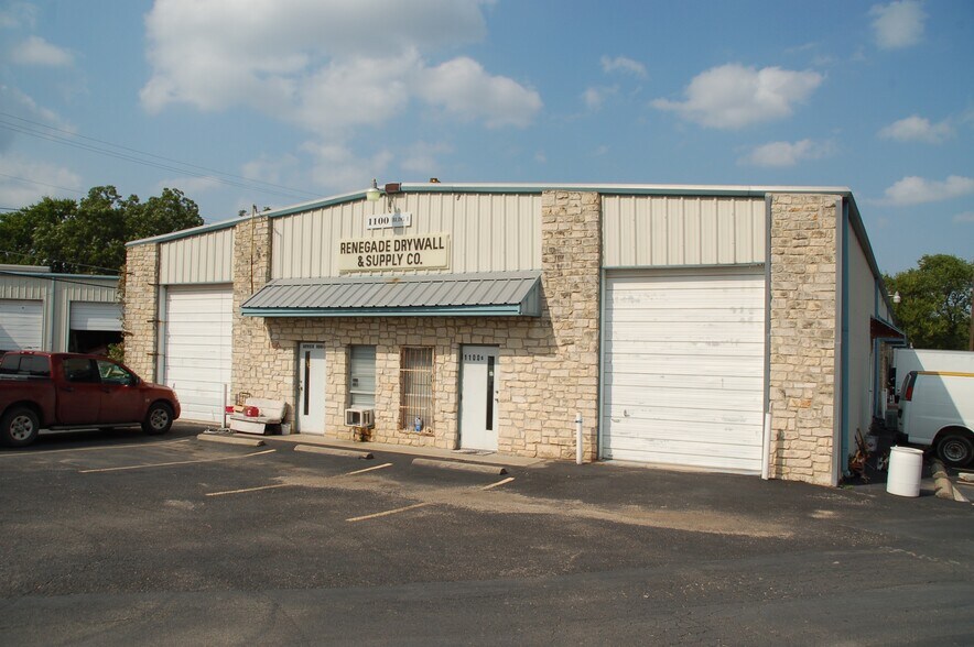 1100 Regal Row, Austin, TX à louer - Photo du bâtiment - Image 1 de 5
