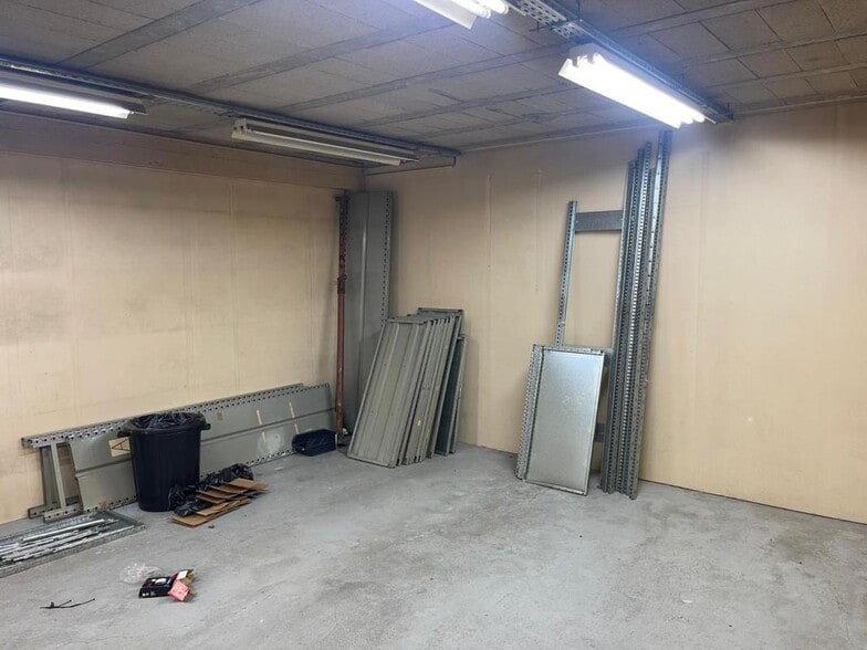 Industrial in Saint-Denis for lease - Interior Photo - Image 3 of 14