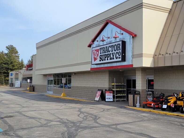 1700 E Us 23, East Tawas, MI à louer - Photo du bâtiment - Image 2 de 5