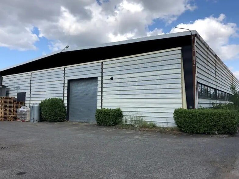 6 Rue Yves Toudic, Vénissieux for lease - Building Photo - Image 1 of 10