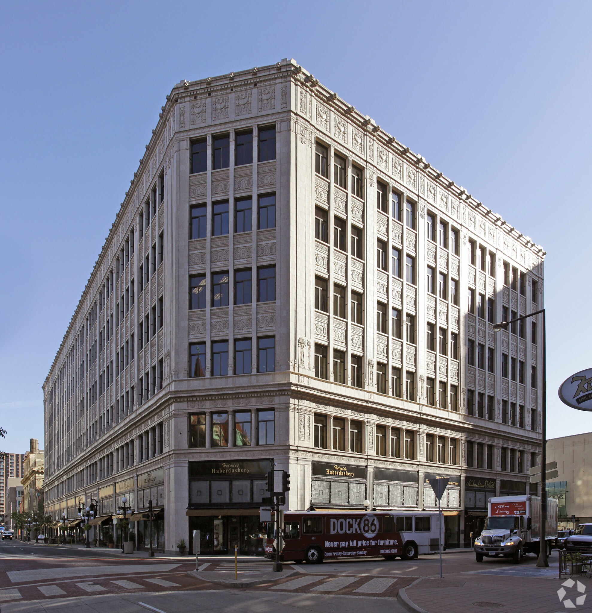 400-426 Saint Peter St, Saint Paul, MN à louer Photo principale- Image 1 de 13