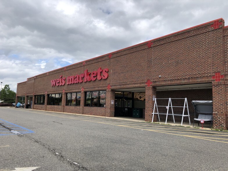 100 Drury Dr, La Plata, MD à louer - Photo du bâtiment - Image 3 de 7