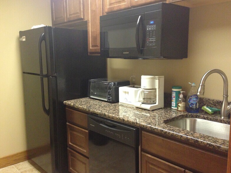 2035 Hogback Rd, Ann Arbor, MI for lease - Interior Photo - Image 3 of 6