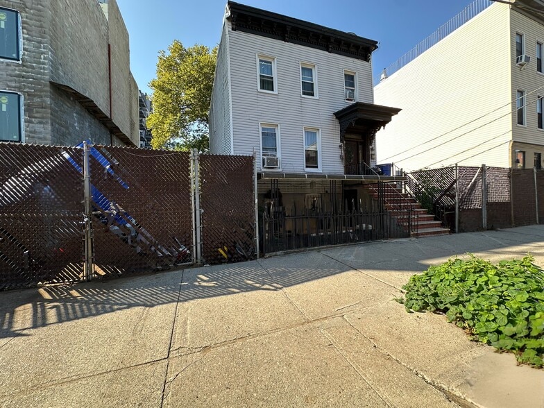 912 Herkimer St, Brooklyn, NY for sale - Building Photo - Image 2 of 3