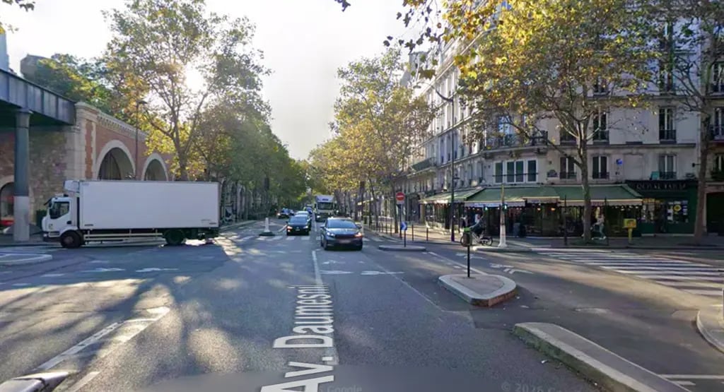 Retail in Paris for lease Building Photo- Image 1 of 6