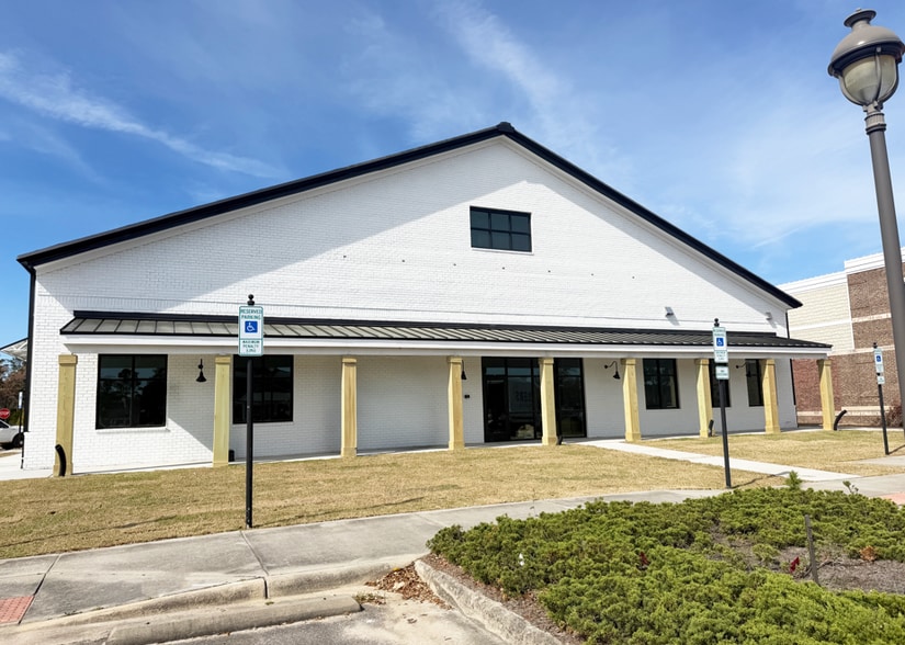 1160 E Cutlar Crossing, Leland, NC for lease - Building Photo - Image 1 of 3