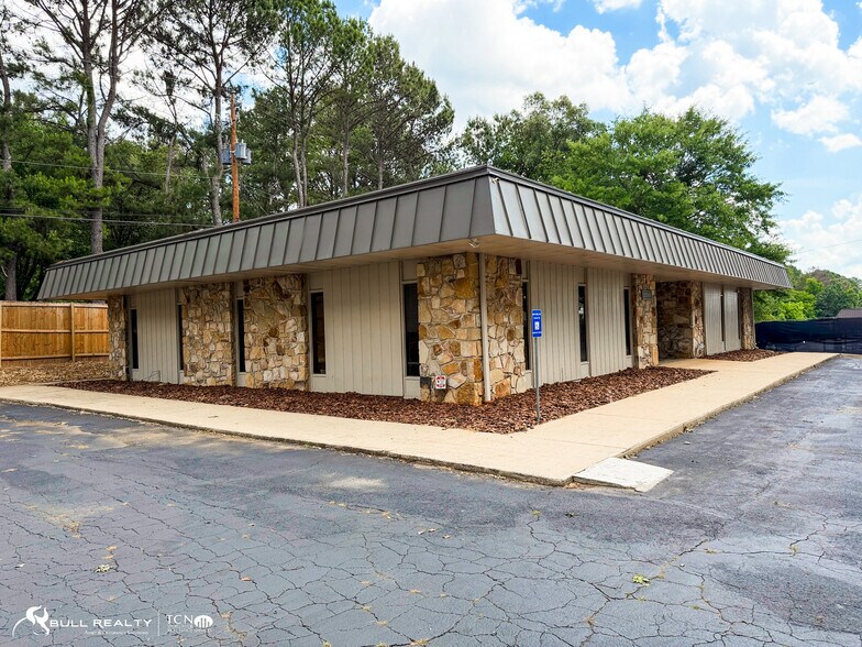 2560 E Wesley Chapel Way, Decatur, GA à vendre - Photo du bâtiment - Image 3 de 14