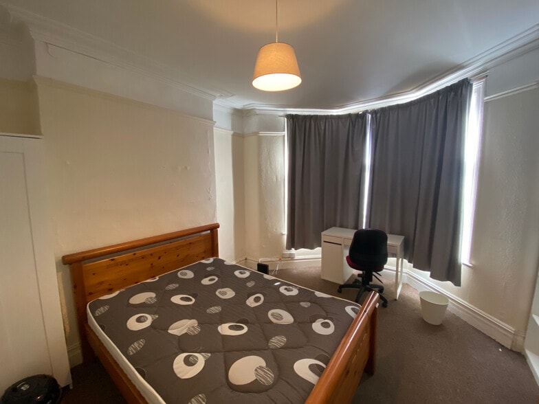 278-282 Gloucester Road portfolio of 3 properties for sale on LoopNet.ca - Building Photo - Image 3 of 17