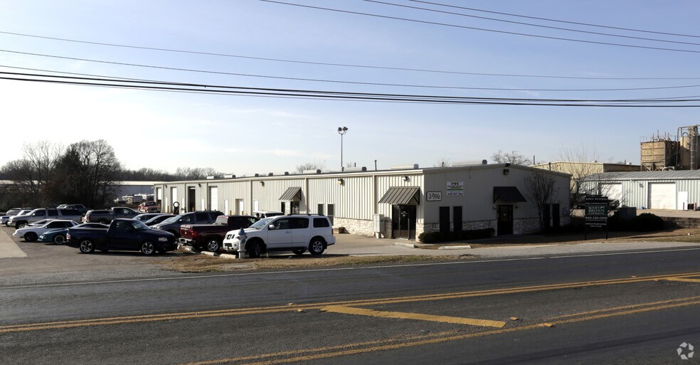 3916 E McKinney St, Denton, TX à louer - Photo du bâtiment - Image 2 de 10