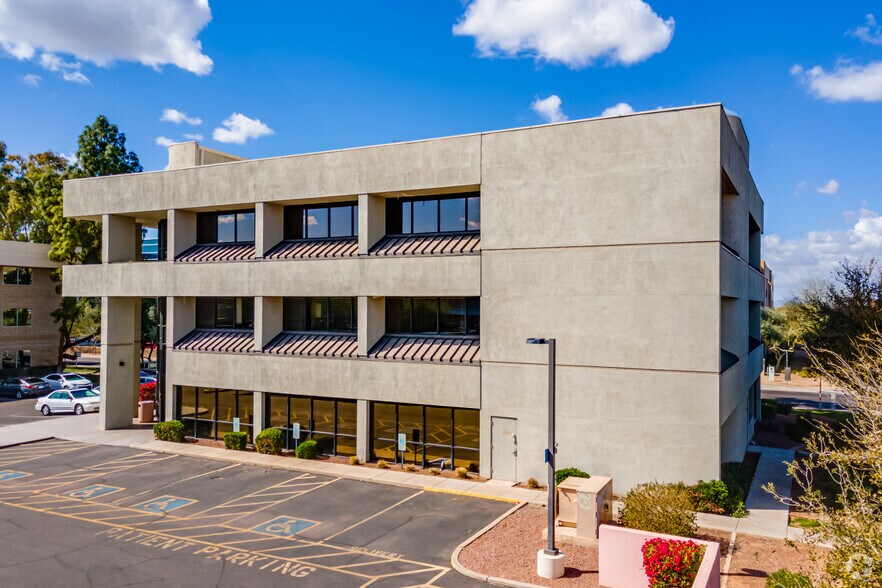 9327 N 3rd St, Phoenix, AZ à louer - Photo du bâtiment - Image 2 de 4
