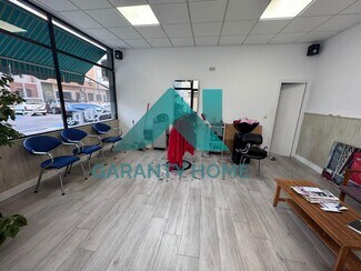 Plus de détails pour Multi-résidentiel à vendre