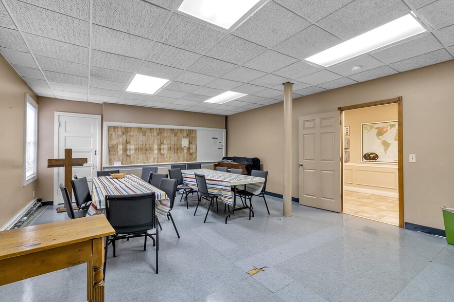 383 Wheatfield St, North Tonawanda, NY for sale - Interior Photo - Image 3 of 19