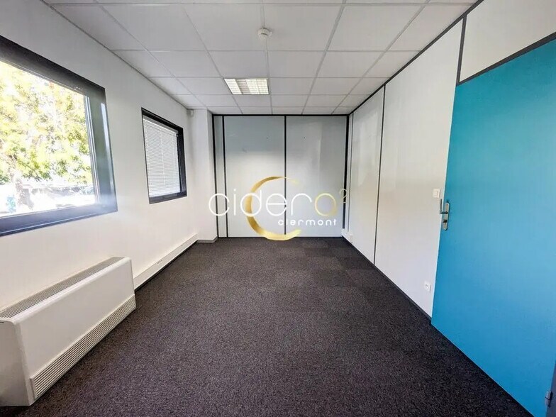 Office in Aubière for lease - Interior Photo - Image 2 of 7