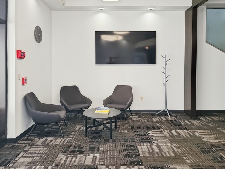 10920 W Lincoln Ave, Milwaukee, WI à louer - Photo intérieure - Image 3 de 12