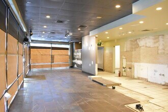 5020 Wilshire Blvd, Los Angeles, CA for lease Interior Photo- Image 2 of 12