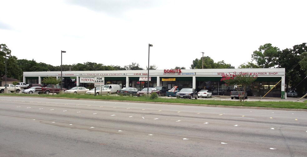 6700 Brentwood Stair Rd, Fort Worth, TX à louer - Photo du bâtiment - Image 2 de 7