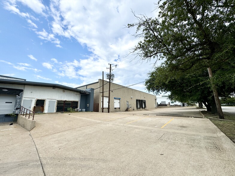 1625 Hinton St, Dallas, TX for lease - Building Photo - Image 1 of 2