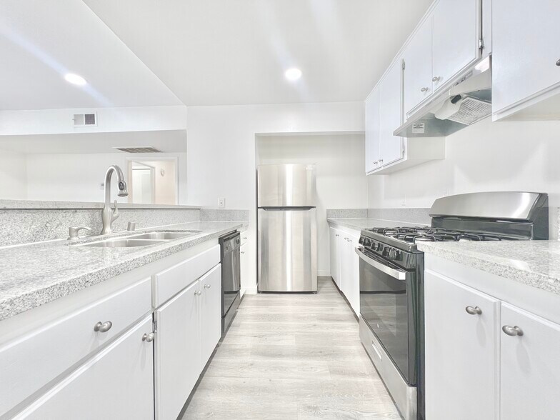 7437 Haskell Ave, Van Nuys, CA à vendre - Photo du bâtiment - Image 2 de 20