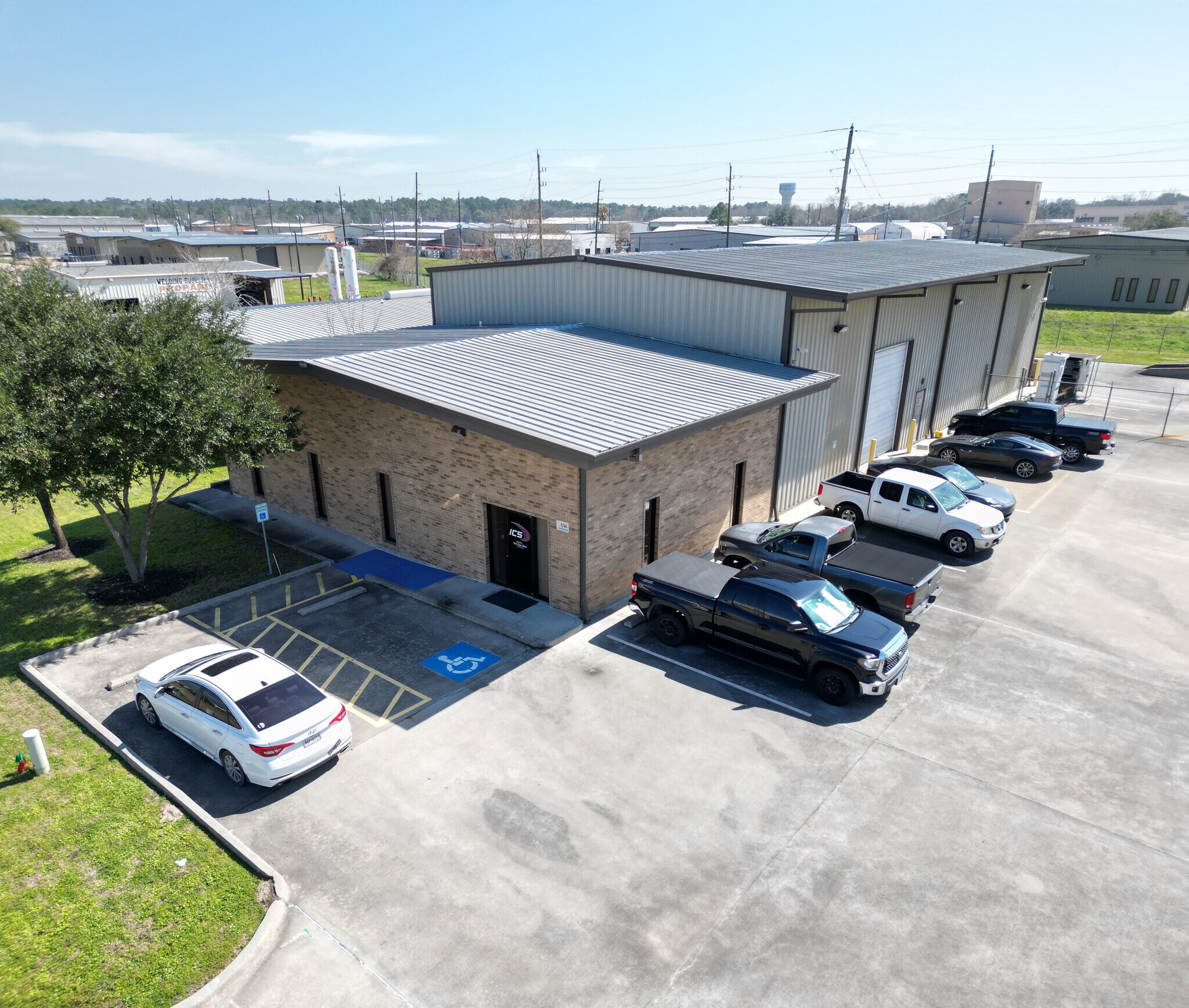 1716 Rotary Dr, Humble, TX à vendre Photo du bâtiment- Image 1 de 1