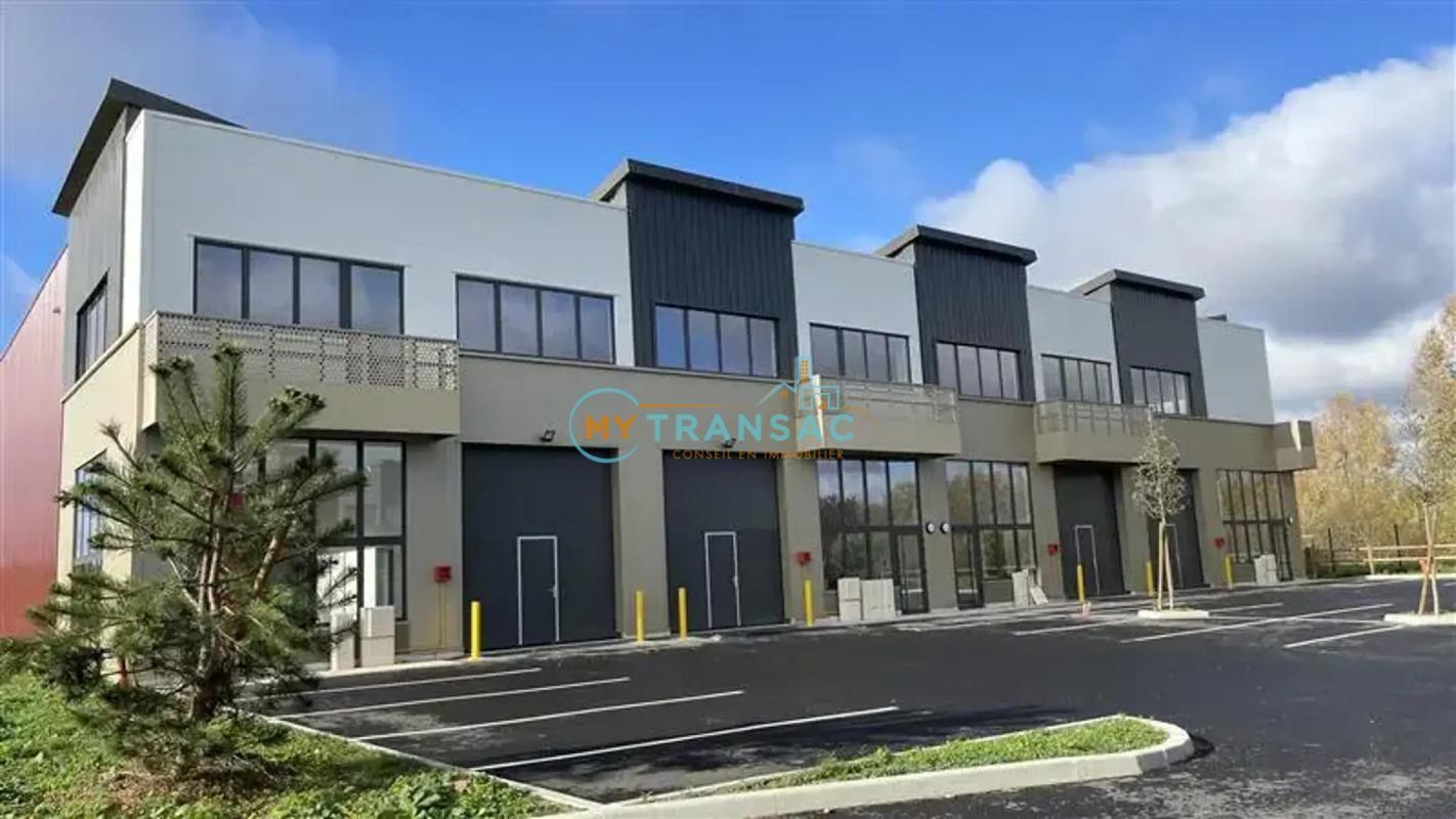Flex in Saint-Pierre-du-Perray for sale Building Photo- Image 1 of 17