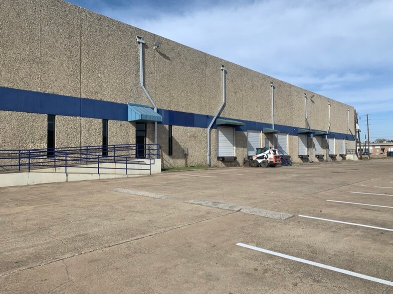 119 Regal Row, Dallas, TX for lease - Building Photo - Image 2 of 12