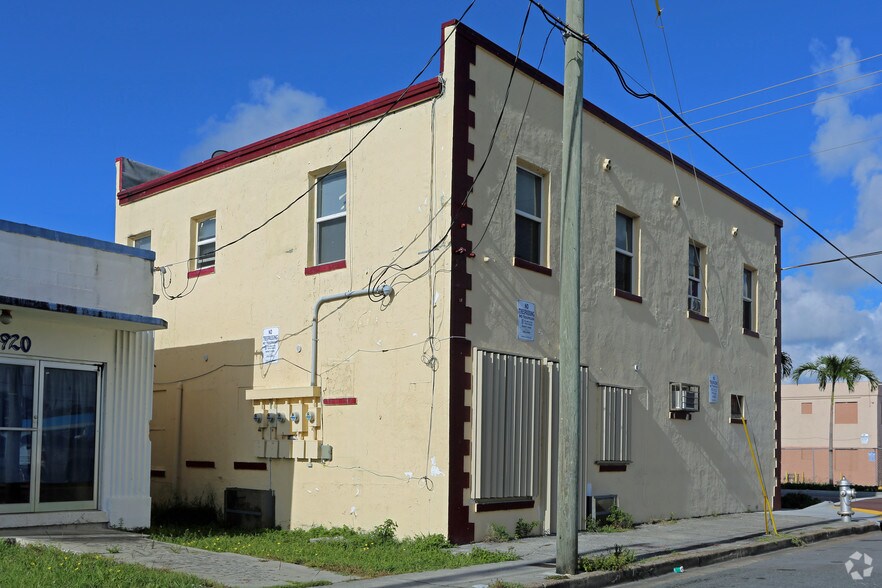 1318-1326 N Tamarind Ave, West Palm Beach, FL à louer - Photo du bâtiment - Image 3 de 24