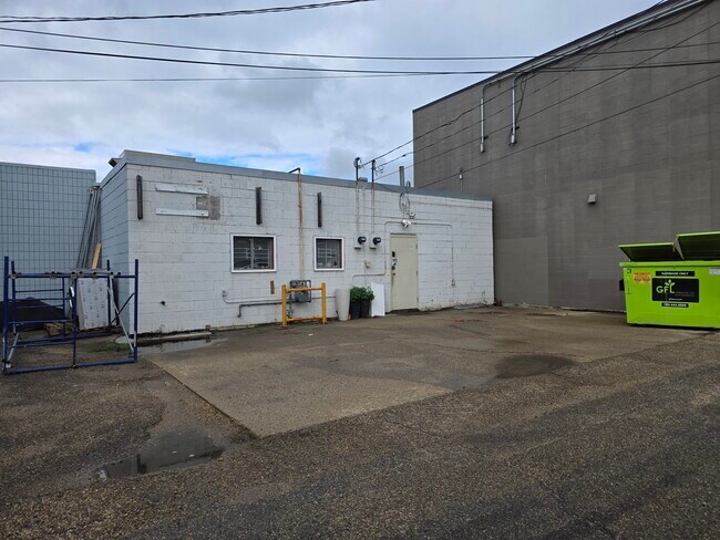 Plus de détails pour 9905 102 St, Fort Saskatchewan, AB - Commerce de détail à vendre