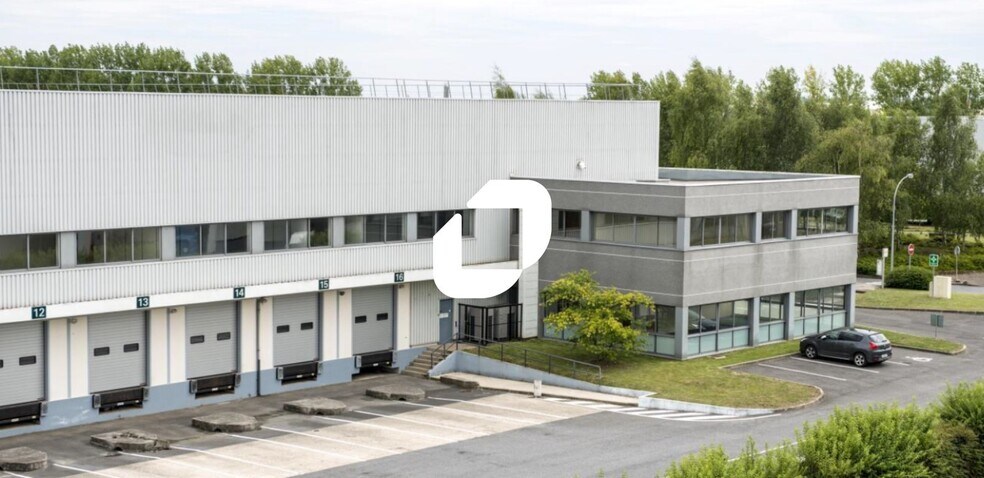 Industrial in Compans for lease - Building Photo - Image 3 of 4