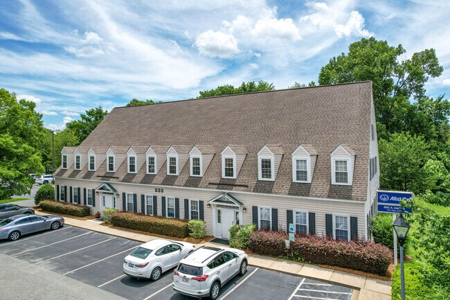 Plus de détails pour 233 S Sharon Amity Rd, Charlotte, NC - Bureau à louer