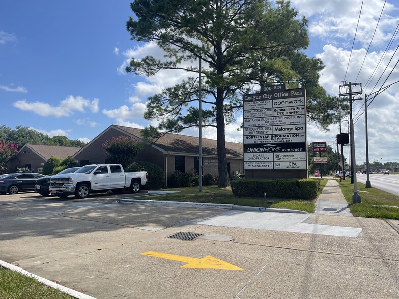 608 W Main St, League City, TX for sale - Building Photo - Image 1 of 1