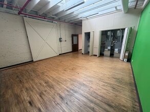 1020 Cedar Ave, St Charles, IL for lease Interior Photo- Image 2 of 14