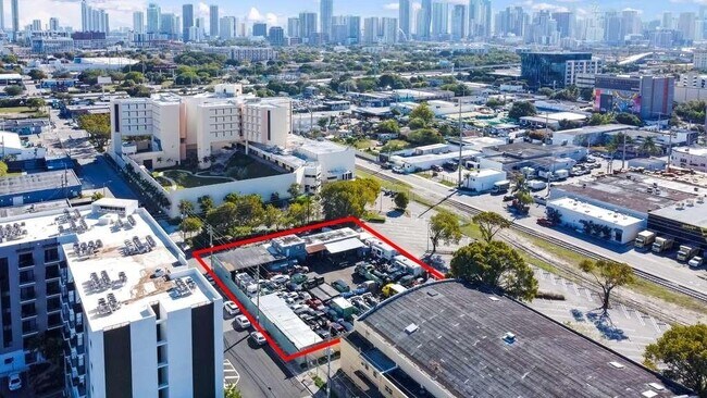Plus de détails pour 2230 NW 8th Ave, Miami, FL - Commerce de détail à vendre