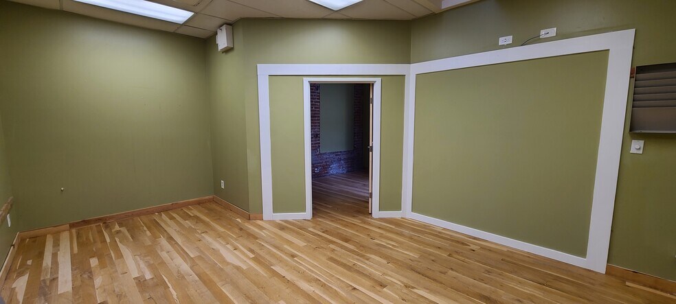 240 Commercial St NE, Salem, OR à louer - Photo du bâtiment - Image 1 de 10