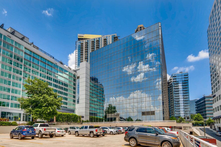 3379 Peachtree Rd NE, Atlanta, GA à louer - Photo du bâtiment - Image 2 de 18