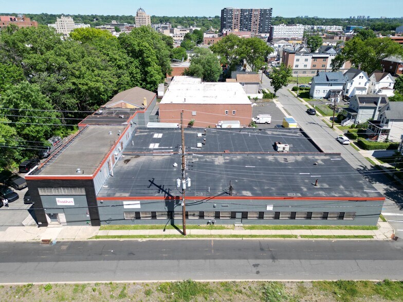 200-204 Railroad Ave, Hackensack, NJ à vendre - Photo du bâtiment - Image 1 de 7