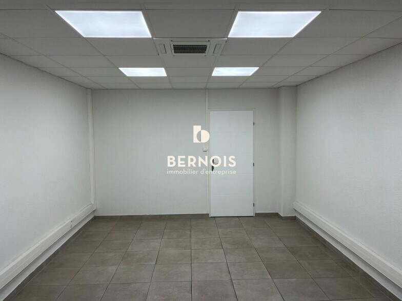Bureau dans Toulon à vendre - Photo du bâtiment - Image 2 de 8