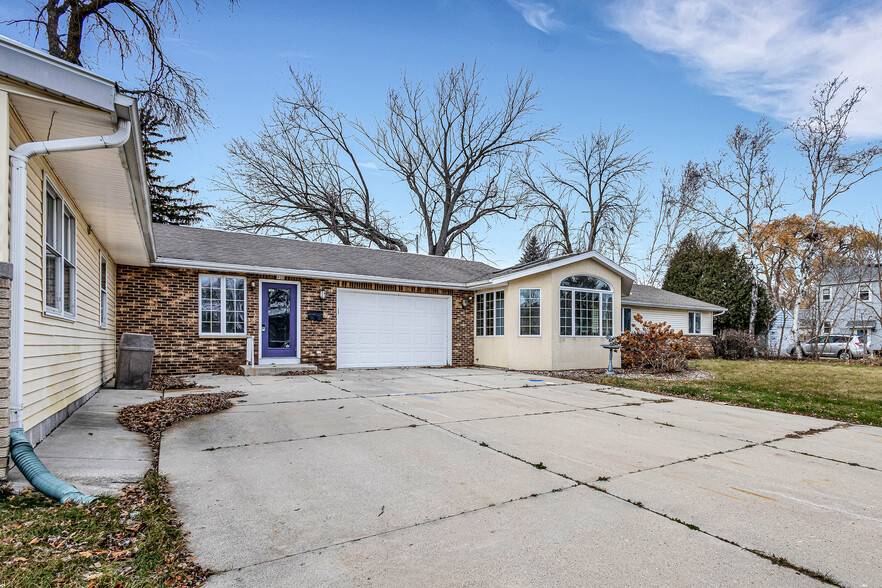 920 N 26th St, Sheboygan, WI for sale - Building Photo - Image 1 of 13