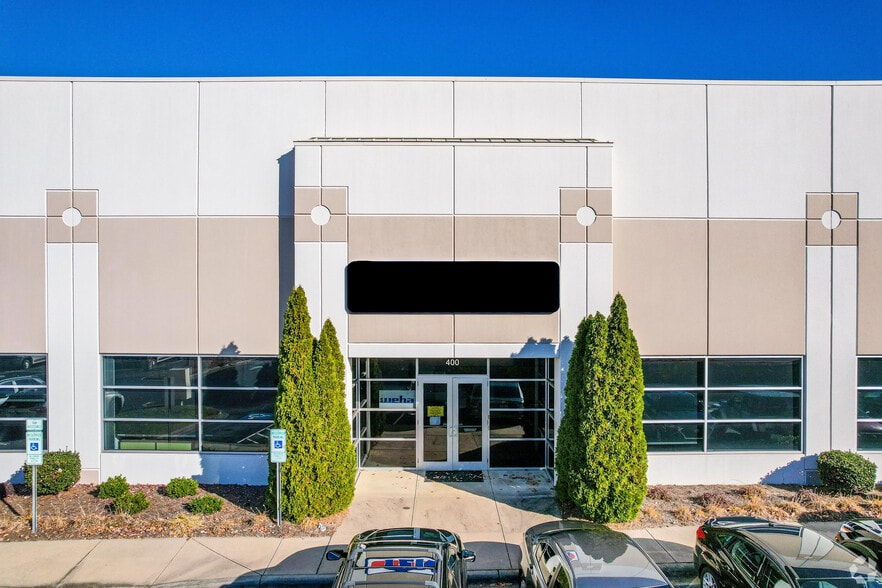 7606 Whitehall Executive Dr, Charlotte, NC for lease - Building Photo - Image 2 of 3