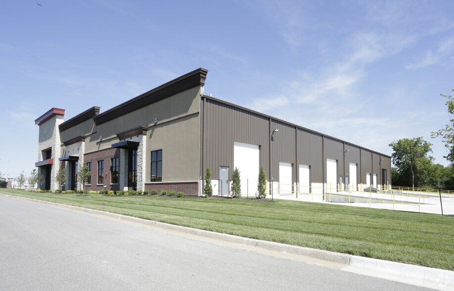 683-695 N Lindenwood Dr, Olathe, KS à louer - Photo du bâtiment - Image 3 de 7