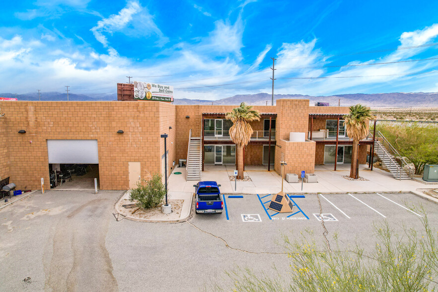 3301 Micro Pl, Palm Springs, CA à louer - Photo du bâtiment - Image 3 de 32