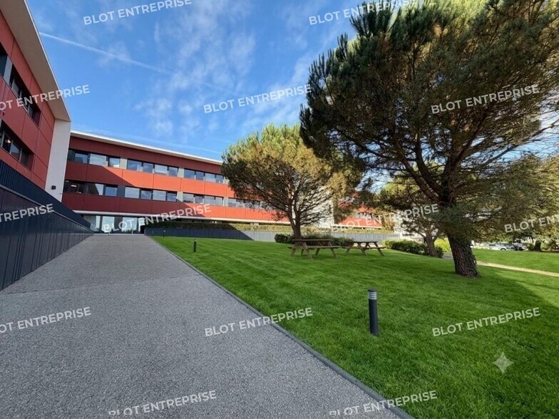 Rue Faraday Ampere A, Saint-Herblain à louer - Photo du bâtiment - Image 3 de 3
