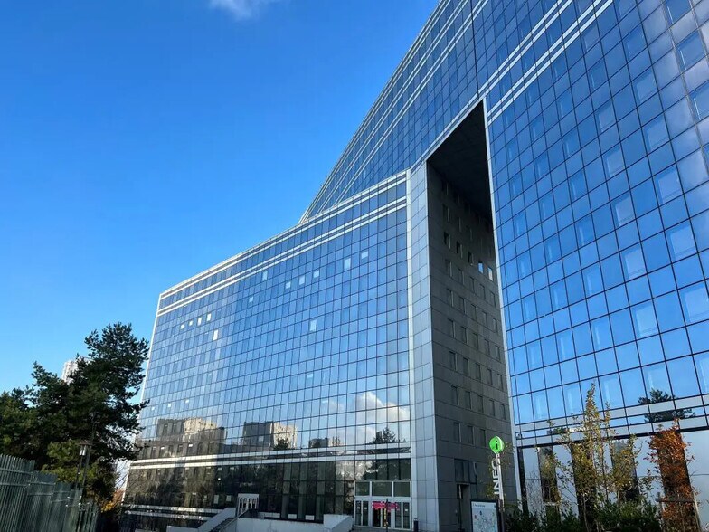 16 Rue Hoche, Puteaux à vendre - Photo du bâtiment - Image 1 de 10