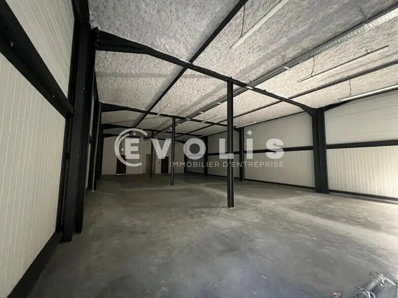 Flex in Gradignan for lease - Interior Photo - Image 1 of 10