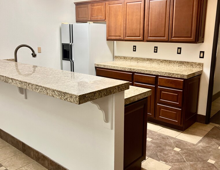 1471 E Commercial Dr, Meridian, ID à louer - Photo du bâtiment - Image 3 de 6