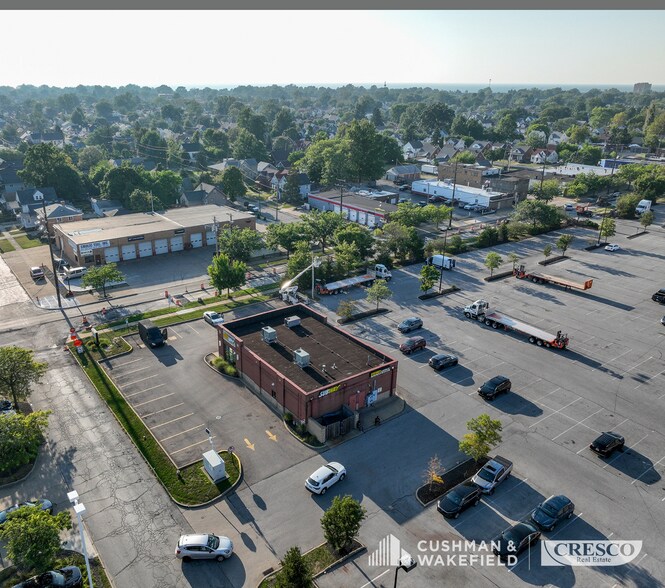 893-899 E 200th St, Euclid, OH à louer - Photo du bâtiment - Image 2 de 4