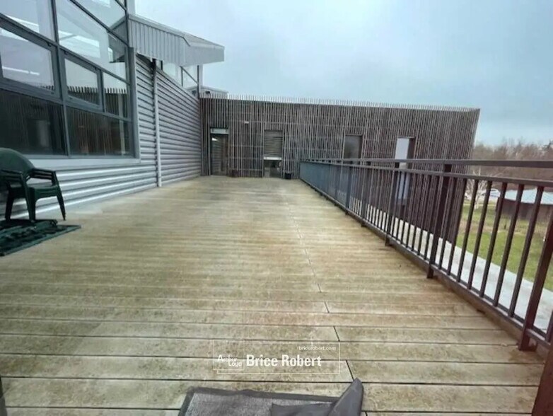 Bureau dans Saint-Priest à vendre - Photo du bâtiment - Image 1 de 6