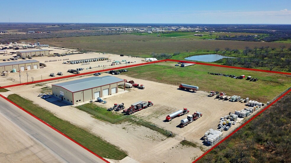 563 Shale Ln, Pleasanton, TX à vendre - Photo du bâtiment - Image 3 de 10