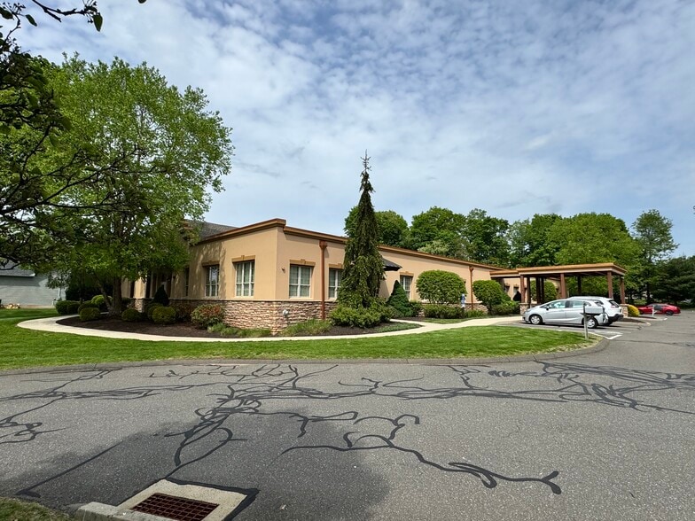 341 West St, Southington, CT for sale - Building Photo - Image 2 of 9