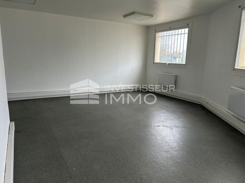 Flex in Sainte-Geneviève-des-Bois for lease - Interior Photo - Image 3 of 7