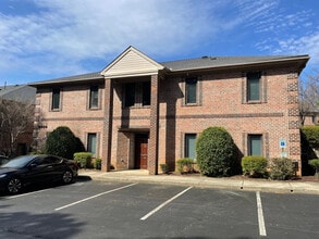 8406 Six Forks Rd, Raleigh, NC à louer Photo du bâtiment- Image 1 de 10